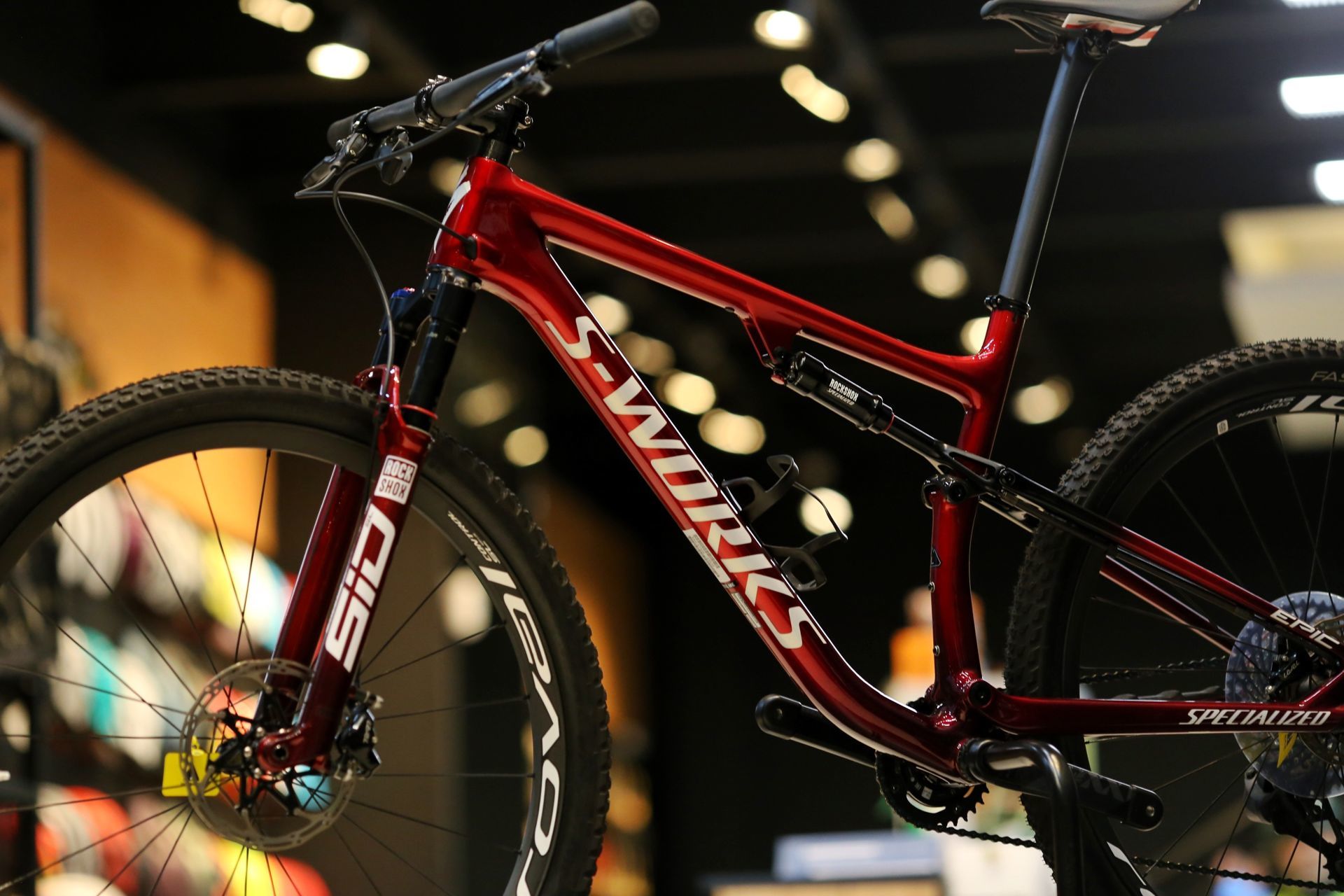 Foto Bicicleta Epic S-Works 2021 - Life Cycle Floripa Foto Bicicleta Epic S-Works 2021 - Life Cycle Floripa - Imagem 13