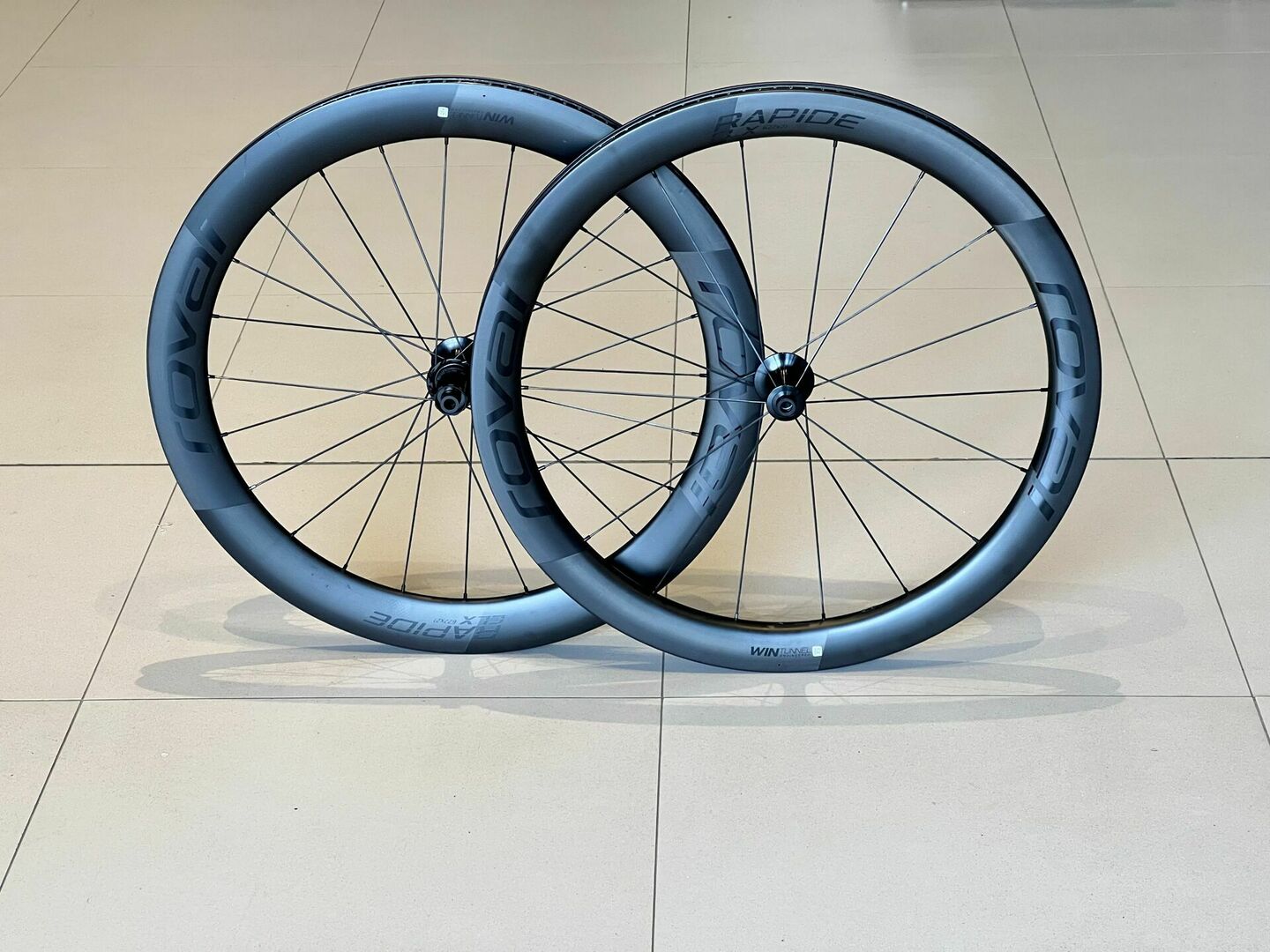 Roval Rapide CLX 622x21 - Semi nova - (Bike em Floripa) Roval Rapide CLX 622x21 - Semi nova - (Bike em Floripa)